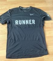 Nike Sport Oberteil in schwarz M Frankfurt am Main - Sachsenhausen Vorschau