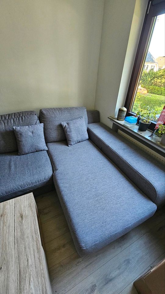 Großes graues Sofa + Sessel in Bremen