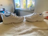 Moncler Schuhe original in 45 Nordrhein-Westfalen - Iserlohn Vorschau