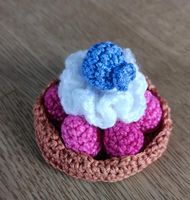 Kaufladenzubehör / Kinderküche - Kuchen mit Himbeeren, Blaubeeren Baden-Württemberg - Schwendi Vorschau