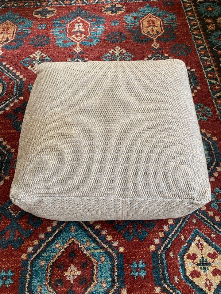 Pouf / Sitzkissen / Hocker von Benuta (67 x 60 x 25 cm) in Augsburg