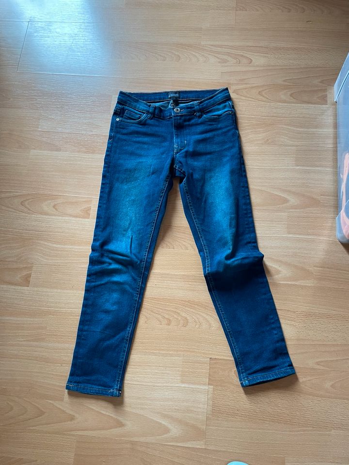 2 Jeans von Alive Gr. 146 in Langen (Hessen)
