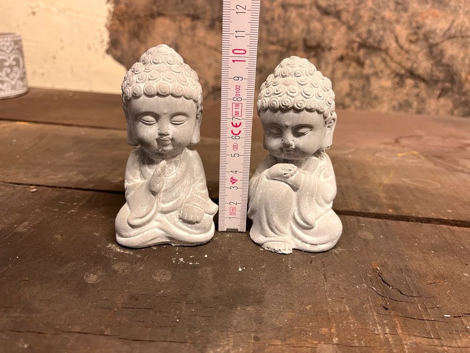 Zwei Kleine Buddha Figuren in Beckingen