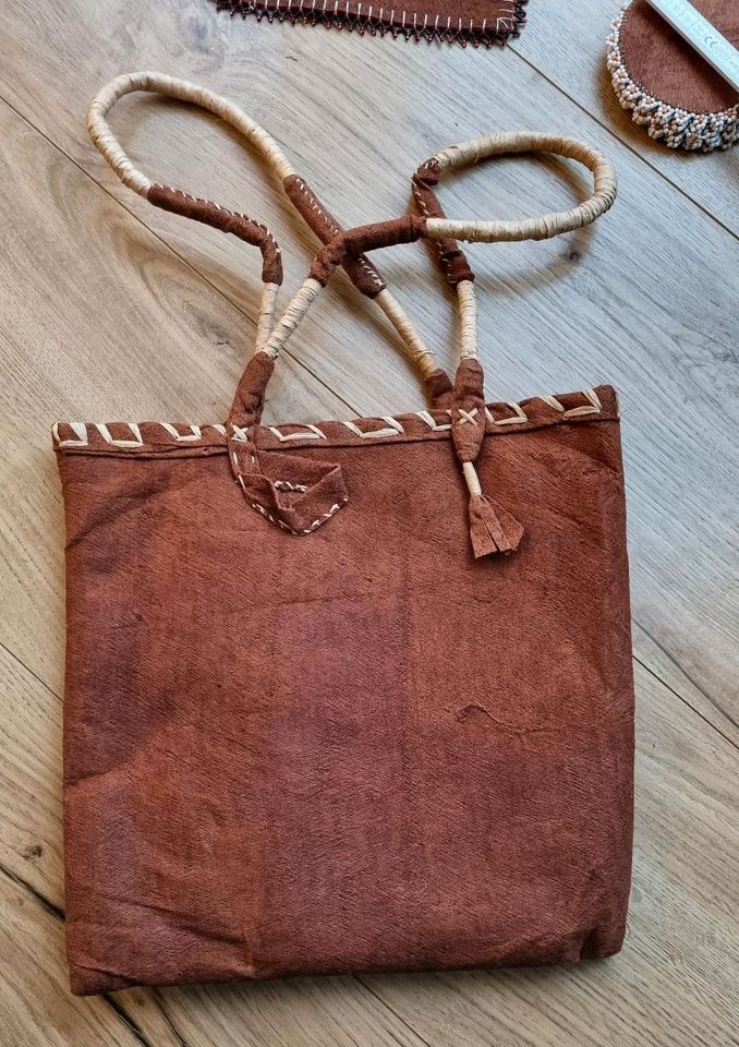 Taschen aus Naturmaterial Banane Palme Bark Cloth / 'Rindentuch' in Sasbach