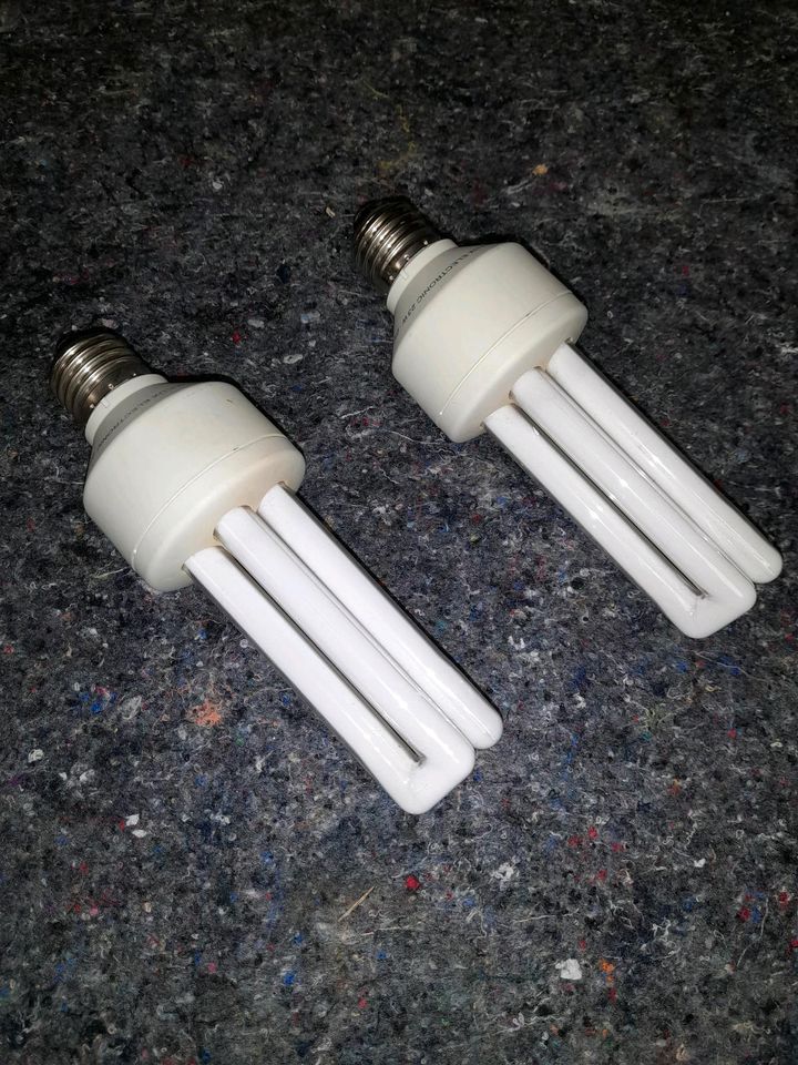 2 STÜCK OSRAM DULUX ELEKTRONIC 23 WATT ENERGIE SPARLAMPEN HELL!!! in Laubach