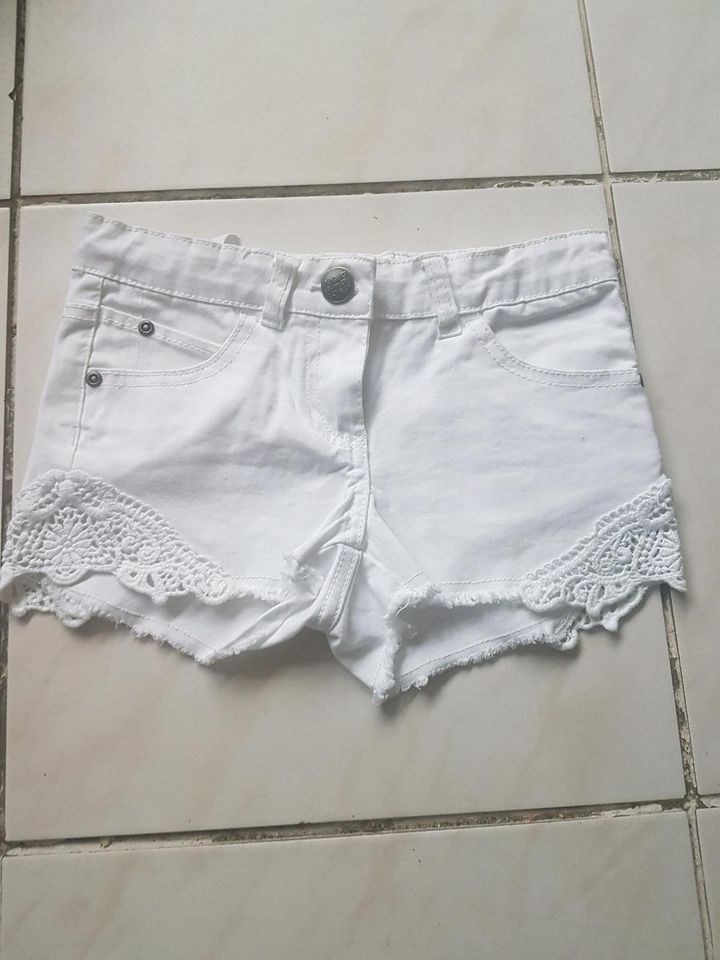 Mädchen Jeans Shorts Gr. 128 neu in Gummersbach