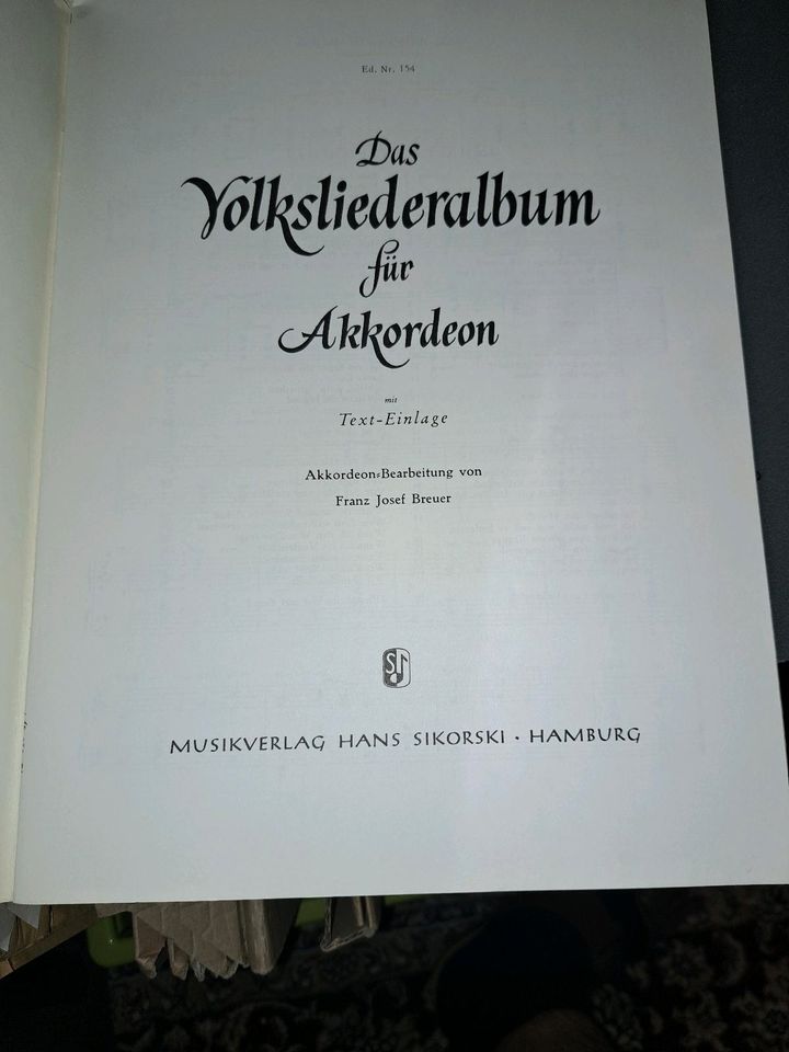 Das Volksliederalbum für Akkordeon Musikverlag Hans Sikorski Hamb in Berlin