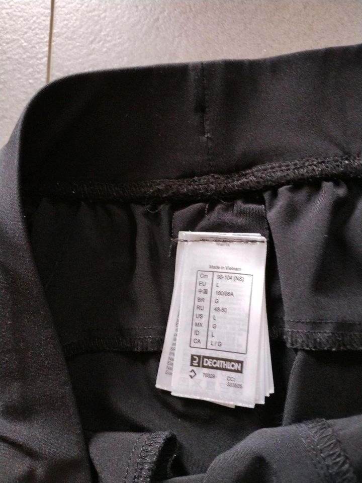 Kurze schwarze Sport-Shorts Gr.L von domyos in Kirchheim unter Teck