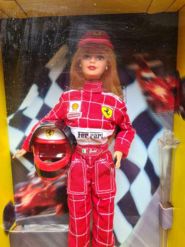 Barbie Sammlerpuppe Sammlerbarbie Ferrari Scuderia in Wutha-Farnroda