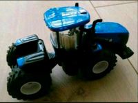 Siku 1983 Traktor New Holland 1:50, neuwertig Sachsen-Anhalt - Bad Kösen Vorschau