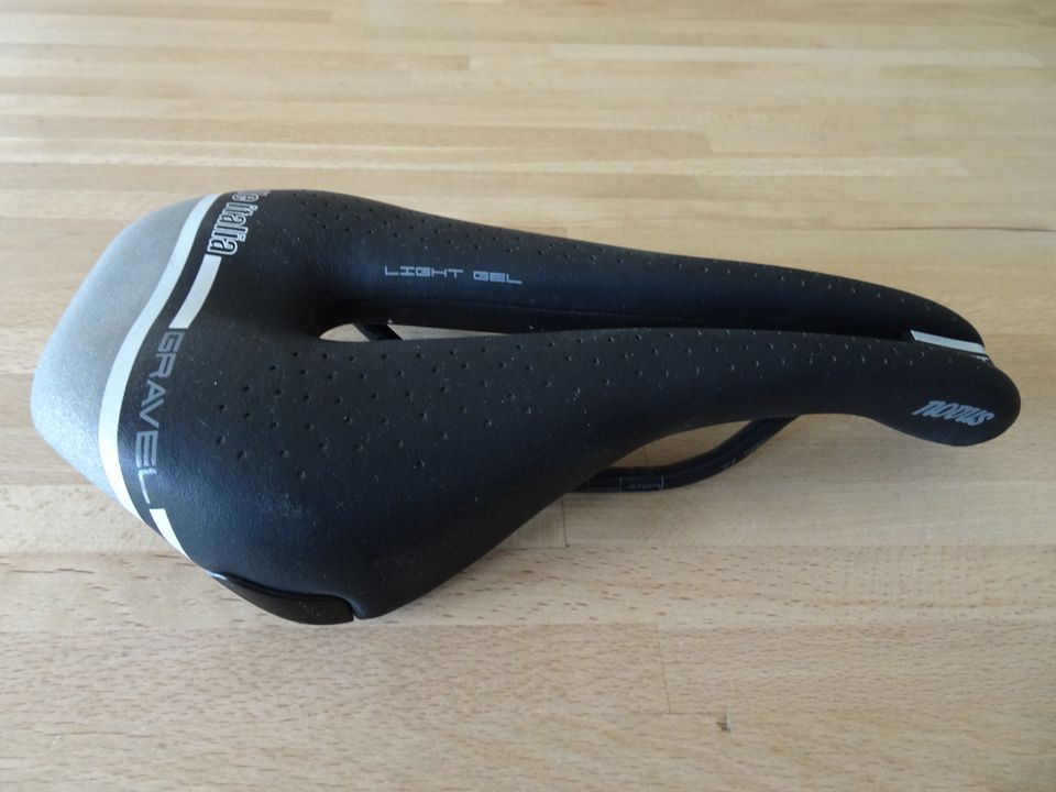 Sattel NOVUS Boost Gravel Tech SuperFlow S Selle ITALIA  LightGel in Kösching