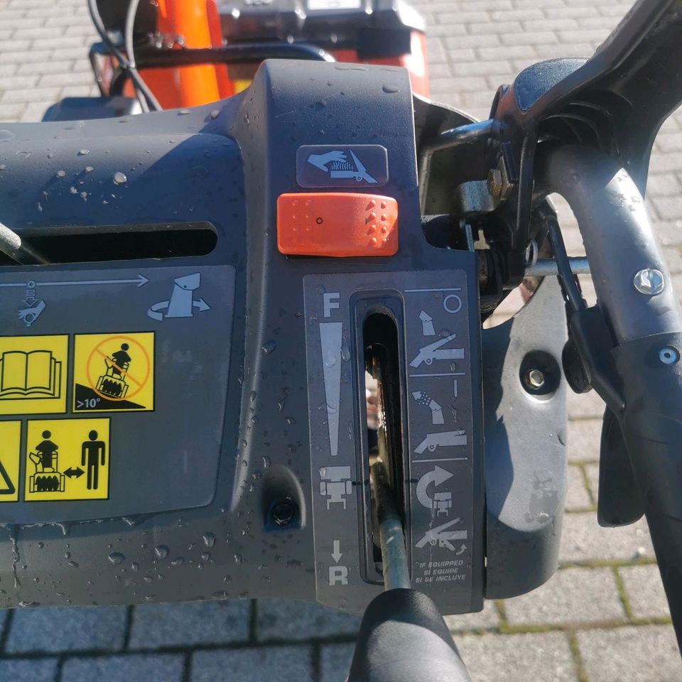 Schneefräse Husqvarna 324 P Preis über Sommer gut verhandelbar in Burladingen