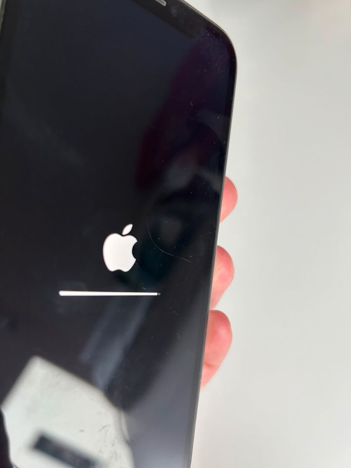 iPhone 11 weiß funktionsfähig in Schweinfurt