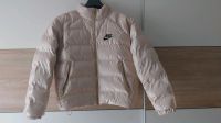 Nike Sportswear Winterjacke beige mit goldenen Details Baden-Württemberg - Bad Friedrichshall Vorschau