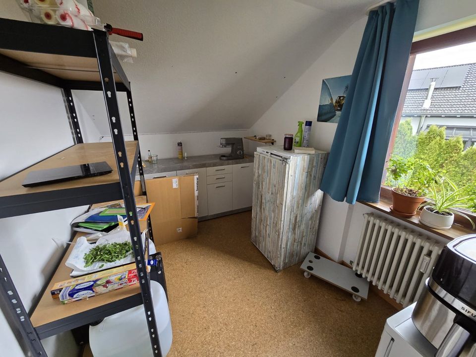 Großzügige 3,5 Zimmerwohnung (Dachgeschoss) in Häusern