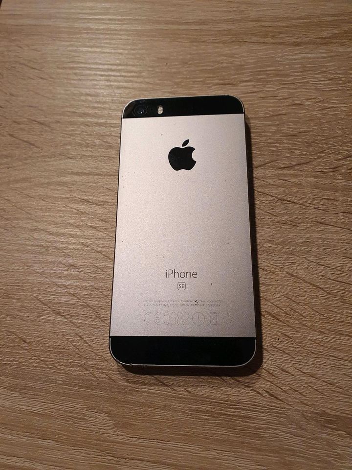 Apple Iphone SE  64 GB  **mit neuem Akku** in Gelsenkirchen