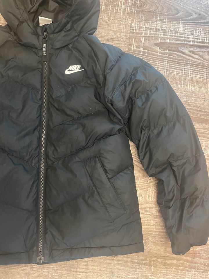 Coole Nike Steppjacke Winter Gr L ( 147-158cm) in Magdeburg