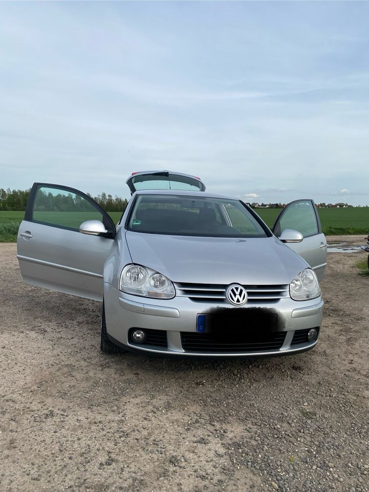 Volkswagen Golf 5 in Magdeburg