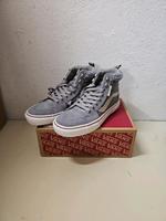 Neue Vans Damen Sneaker Schuhe Winterschuhe gefüttert Grau 36,5 Baden-Württemberg - Ihringen Vorschau