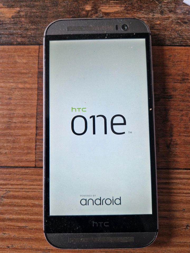 HTC ONE M8 *TOP ZUSTAND * in Simbach