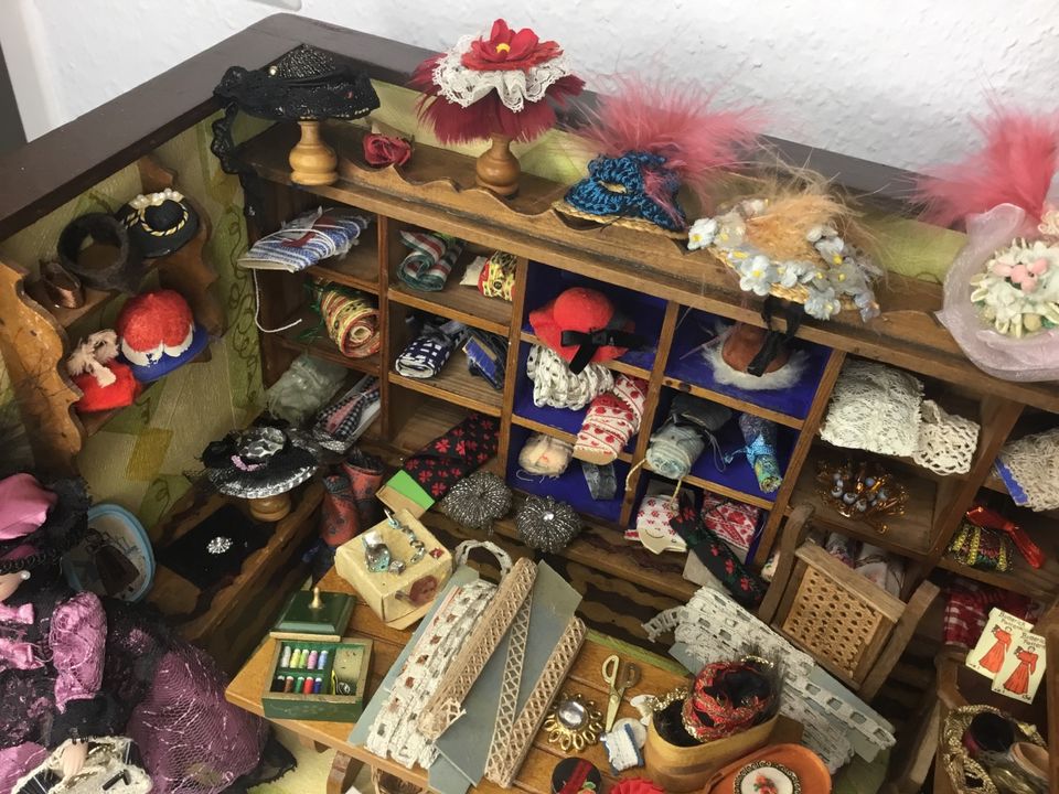 Alter Stoff-und Hutladen aus Holz mit Nebenzimmer in Friedrichshafen