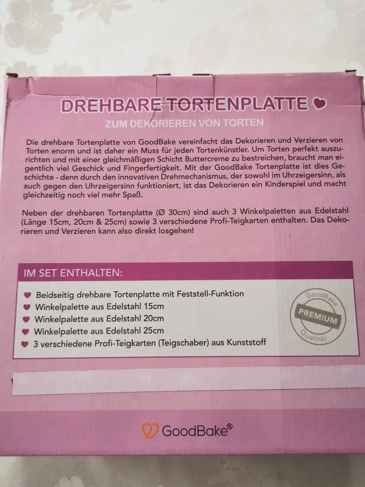 Drehbare Tortenplatte mit Zubehör. in Schleid