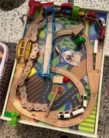 Kinder- Eisenbahn mit Spieltisch zu verkaufen Niedersachsen - Herzlake Vorschau