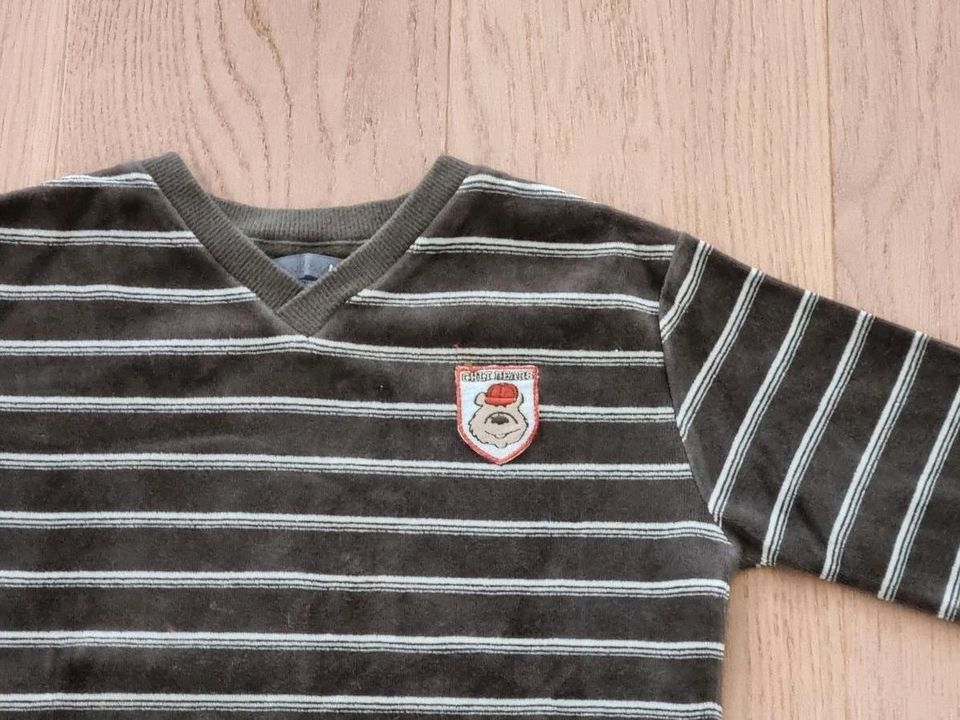 Jungen Sweatshirt geringelt oliv/weiß Größe 110 von H&M in Warthausen