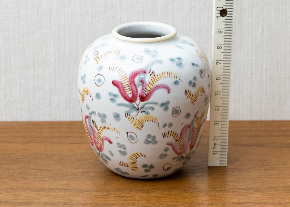 Asiatische handbemalte Vase mit Blumenmotiv, ca.9-10 cm hoch in München