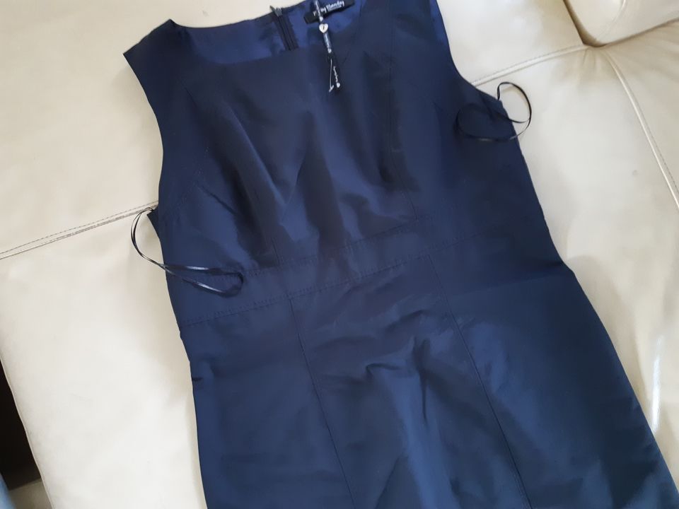 Betty Barcley Etui-Kleid dunkelblau Gr. 38 wNEU in Dassel