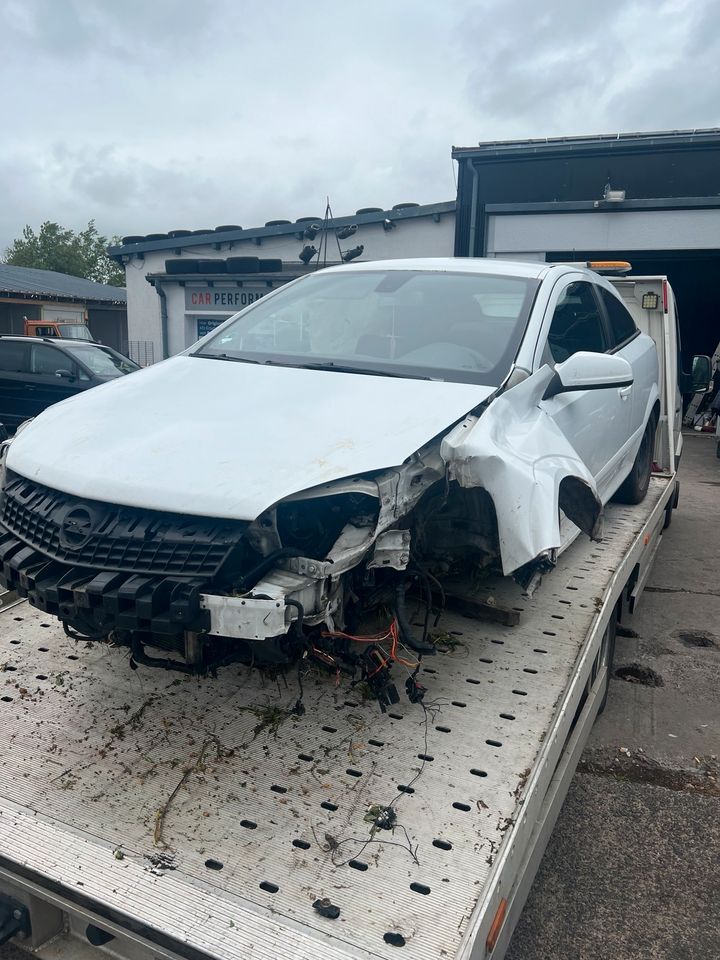 Opel Astra GTC Automatik Unfallschaden in Fulda