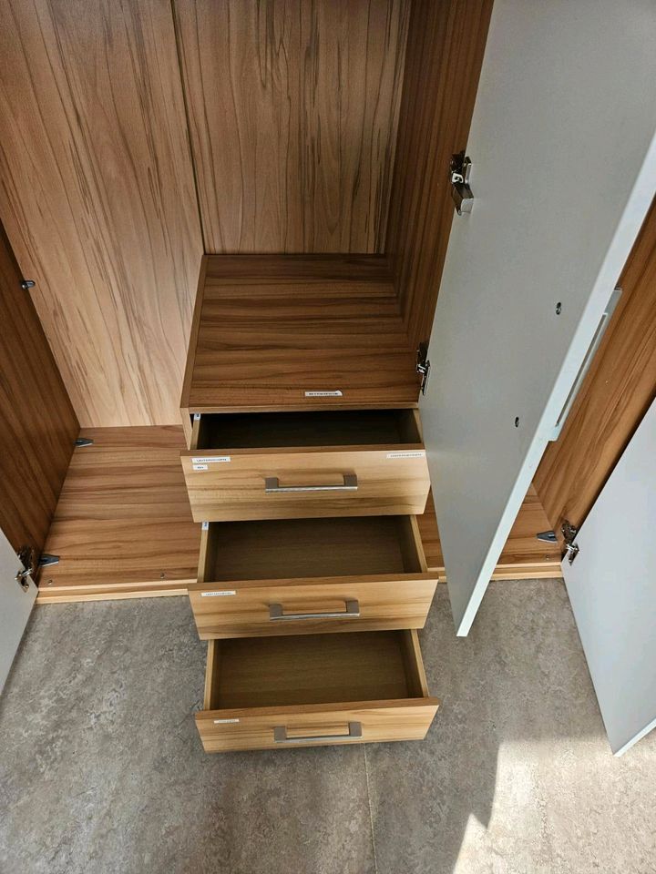 Priess Schrank-Set Schlafzimmer Kleiderschrank Kommode Highboard in Nordstemmen