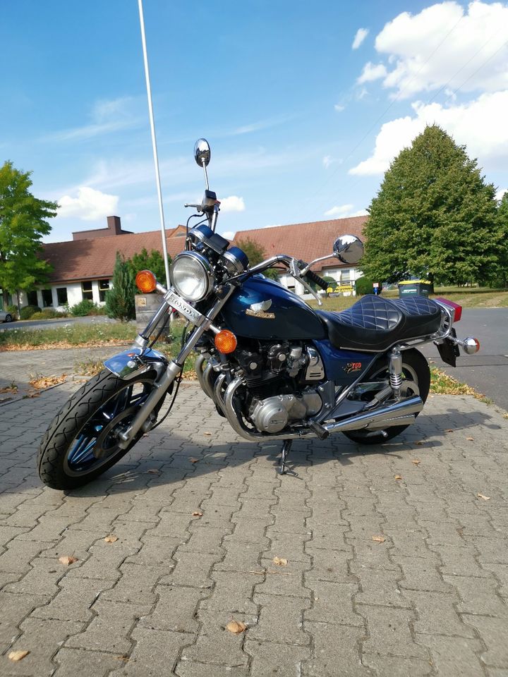 Honda CB 750 C in Motten