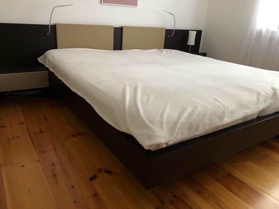 Hülsta now Schlafzimmer Bett 1,80 beige braun Leder in Marburg