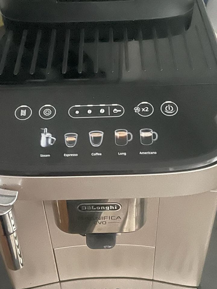 De'Longhi Magnifica Evo ECAM Kaffeevollautomat in München