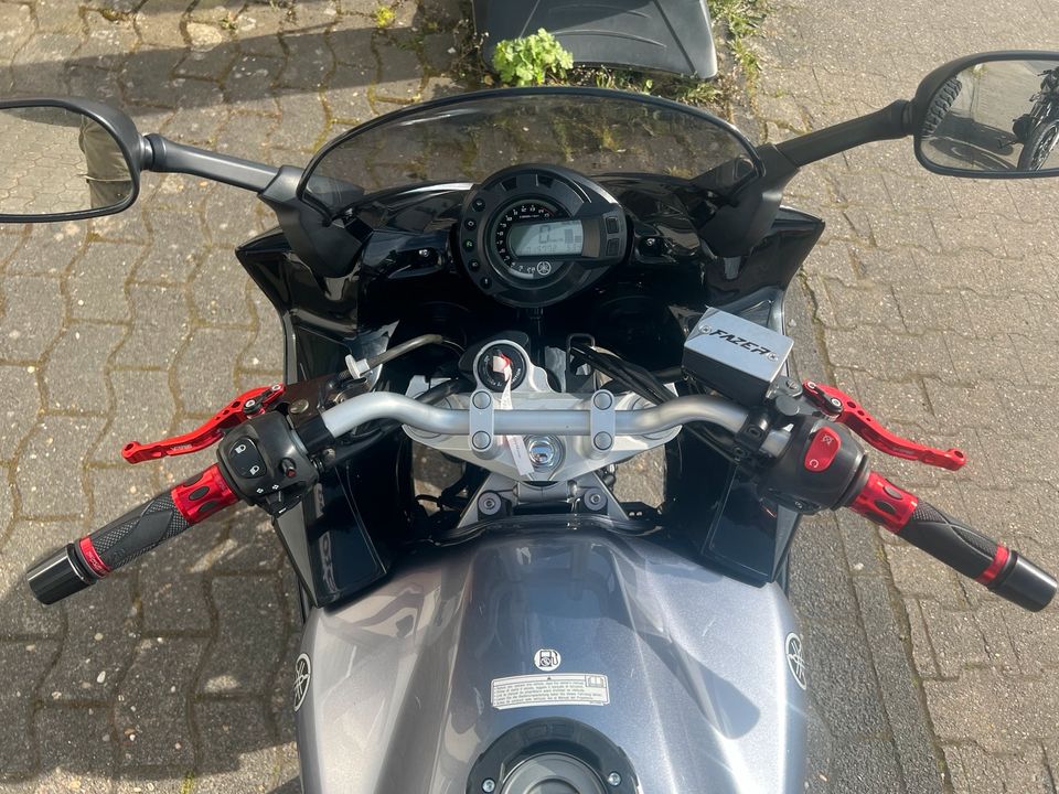 Yamaha FZ6 SA, ABS, erst 15tkm, LeoVince SHAD Gelsitz Extras in Michelstadt