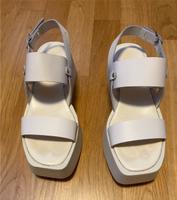 Weiße Plateau-Sandalen von Benetton, Größe 37 Frankfurt am Main - Sachsenhausen Vorschau