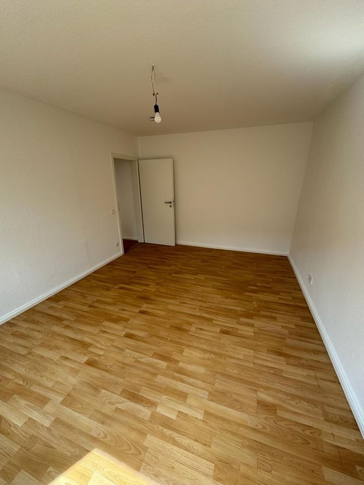 Kernsanierte 4 Zimmer Wohnung in Düsseldorf Reisholz auch als WG in Düsseldorf