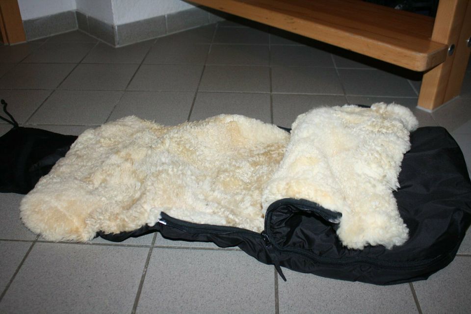 Winterfußsack mit Lammfell in Raben Steinfeld