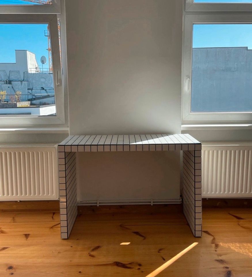 IKON KØBENHAVN Short console table - White in Berlin