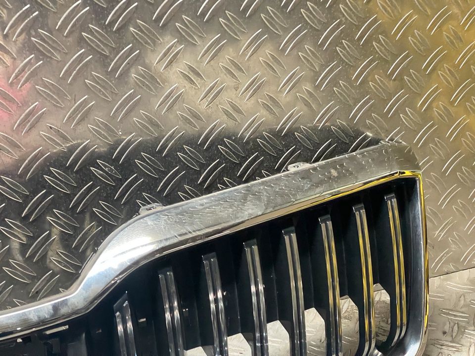 Skoda Superb 3V Grill Kühlergrill Frontgrill 3v0853653g in Gelsenkirchen