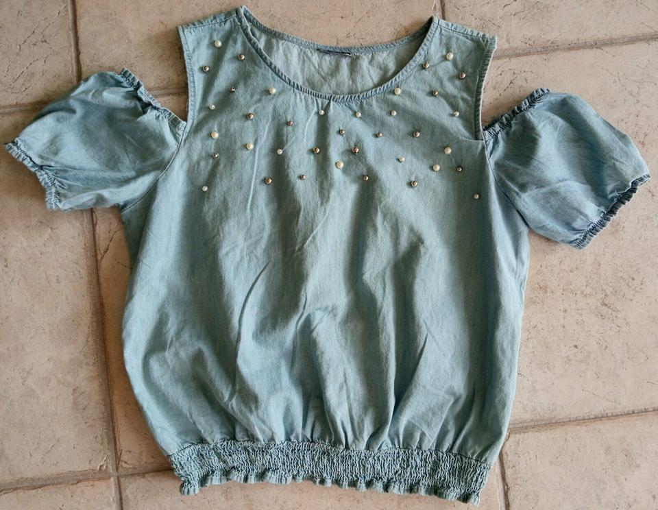 Jeansbluse mit Perlen, cut-off-shoulders, Gr. S, neuwertig in Niedernhausen