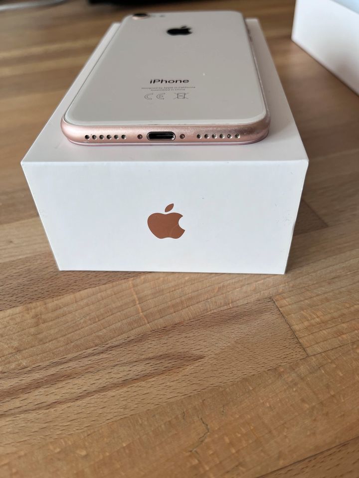 iPhone 8 Gold 64GB in Berlin