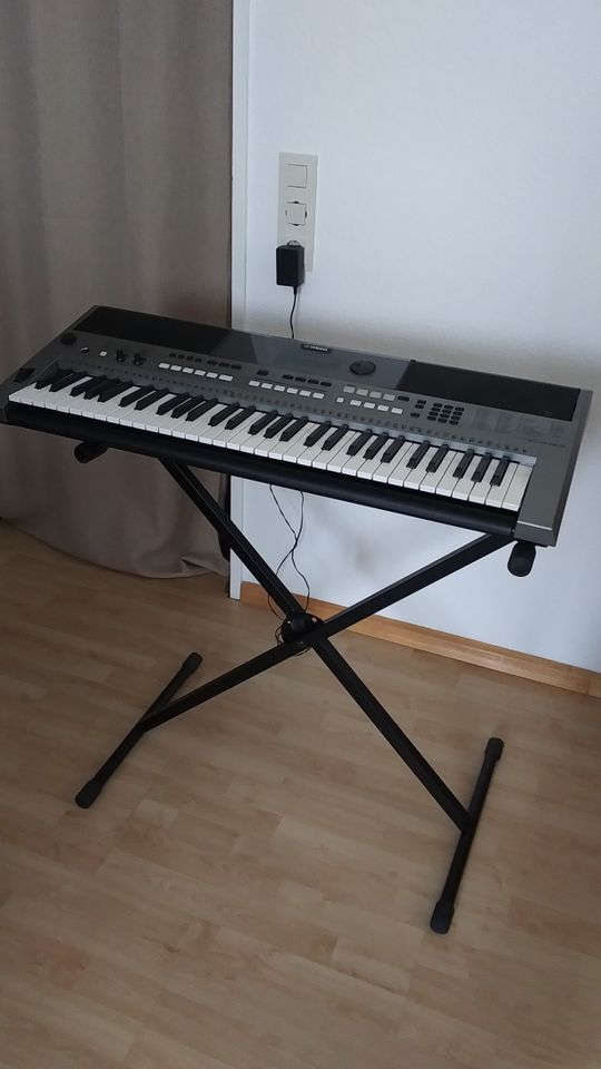 Keyboard Yamaha E433 in Düsseldorf