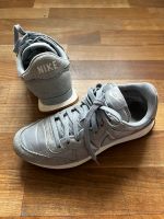 Nike Turnschuhe Stuttgart - Stuttgart-West Vorschau