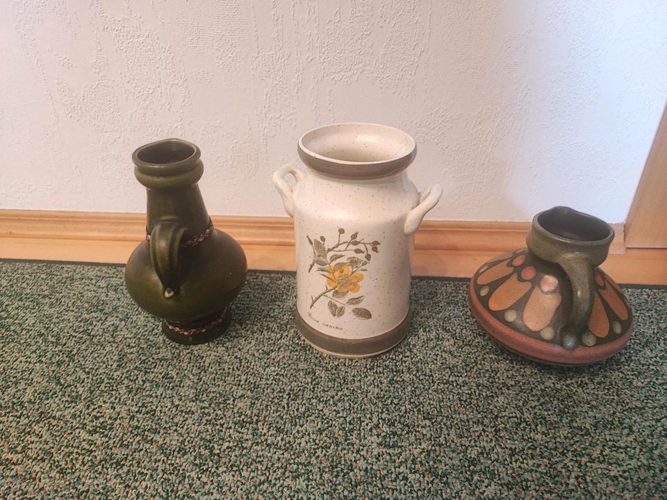 Krüge und Vasen aus Ton in Karlsdorf-Neuthard