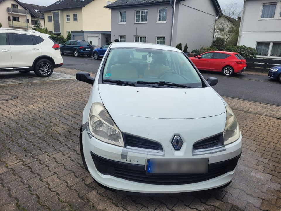 PKW Renault Clio 1,5 DCI weiß Diesel  gebraucht 2007 mit TÜV in Erlensee