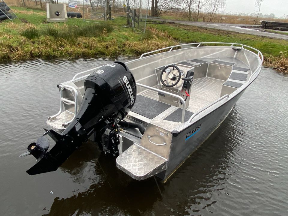 Qwest R500 mit Trailer 1000kg Aluboot Freizeitboot Motorboot in Münchsmünster