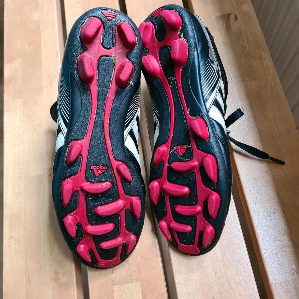 Adidas puntero football boots hot sale