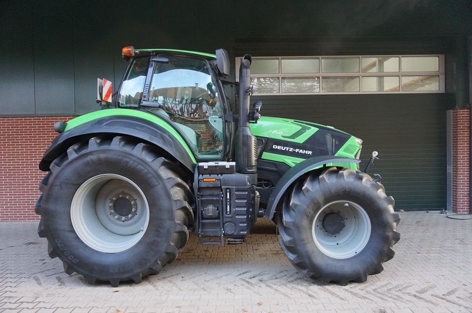 Deutz Fahr Agrotron 7250 TTV neuwertig in Borken